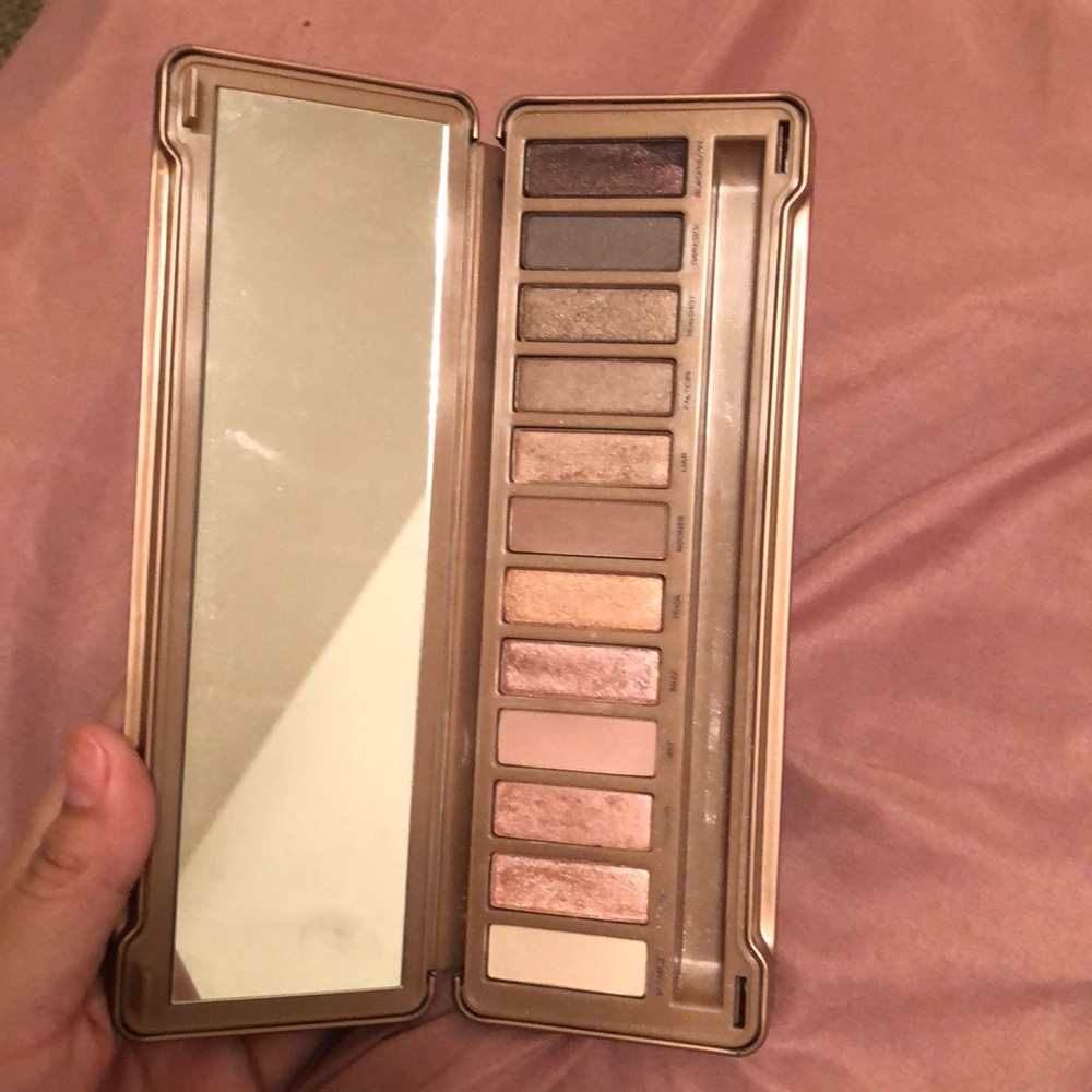 Eyeshadow - Picture 2 of 2